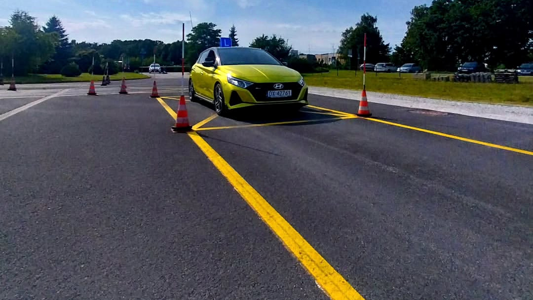 Szkoła jazdy NJ-TRANS - wnętrze pojazdu z podwójnym sterowaniem